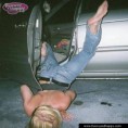 /album/srandovni-fotky-s-alkoholem/totally-drunk-girl-falls-out-of-car-jpg/